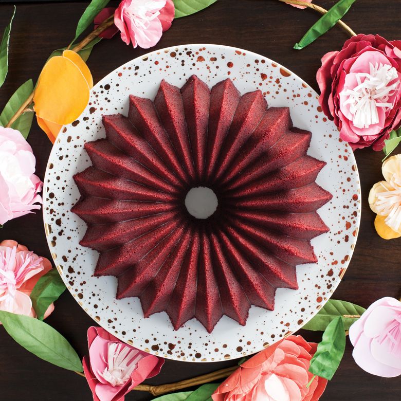 https://zoesfancycakes.co.uk/cdn/shop/products/85777_brilliance_bundt_flowers_780x780_02_1024x1024.jpg?v=1621100198